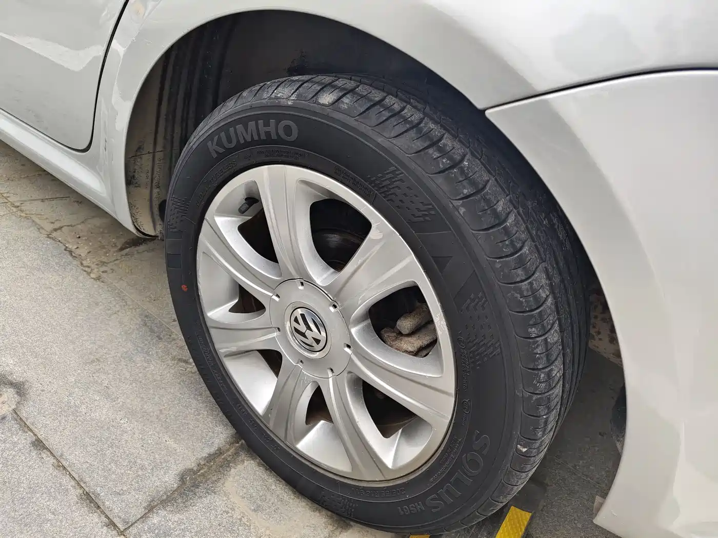 Volkswagen Lavida 2011 1.6L Automatic Pinxuan Edition фото 5