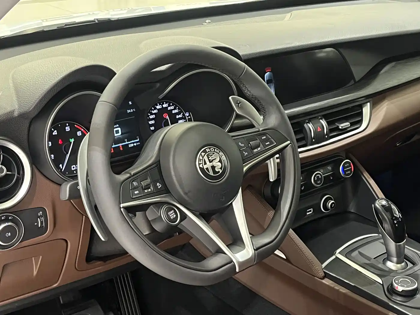 Alfa Romeo Stelvio 2018 2017 2.0T 280HP Luxury
