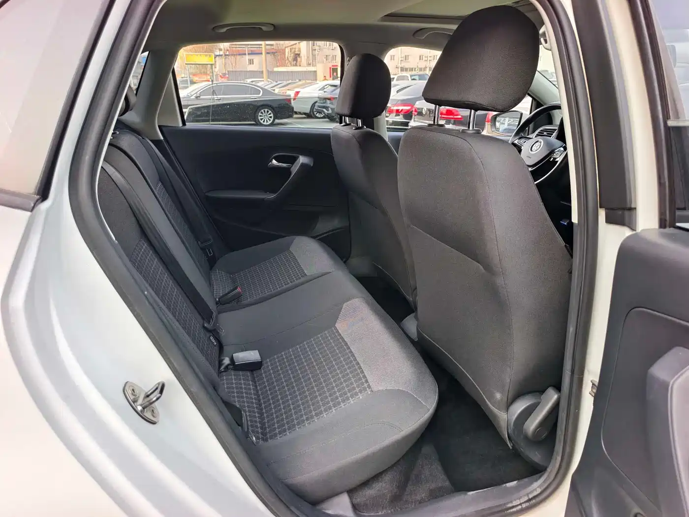 Volkswagen Polo 2016 1.6L Automatic Comfort фото 17