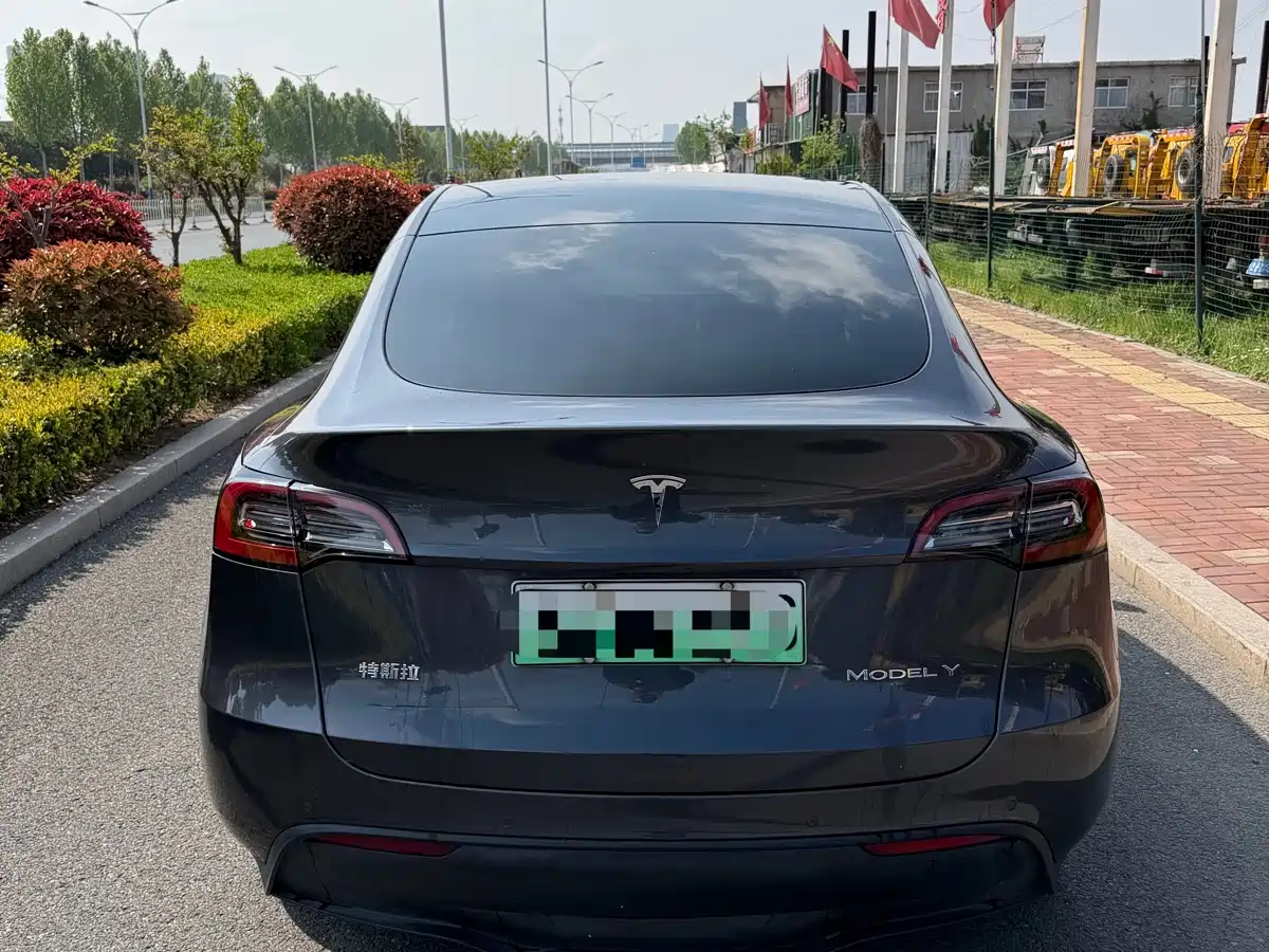 TESLA MODEL Y