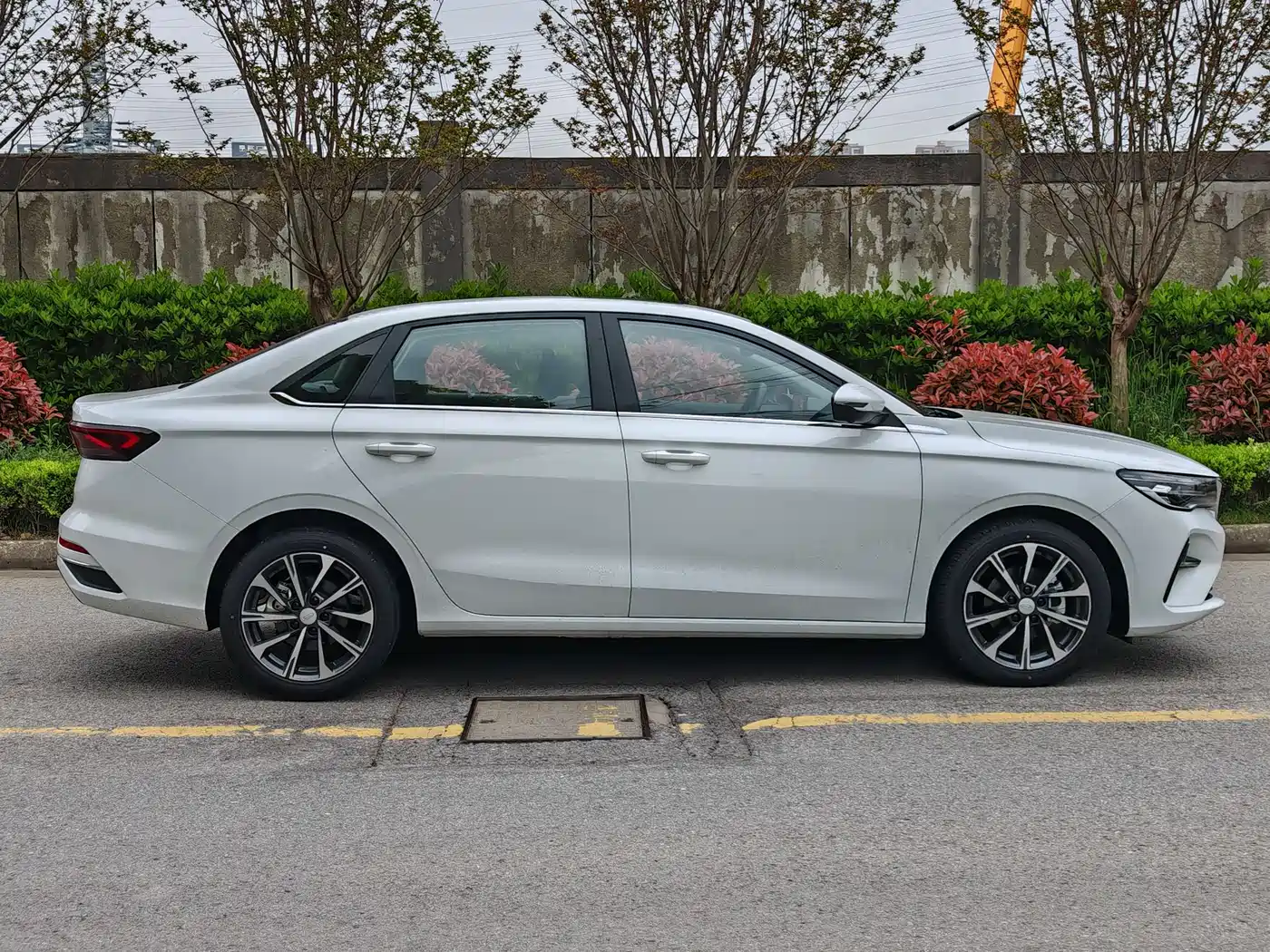Фото 4 - Geely Emgrand
