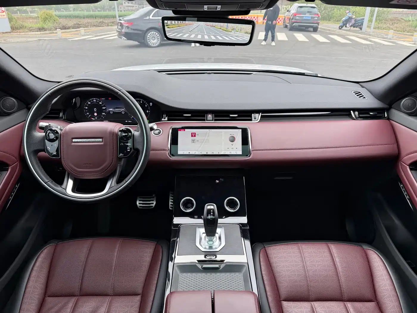 Land Rover Range Rover Evoque 2020 Model 249PS R-DYNAMIC S Gloss Black Sport Tech Edition фото 3
