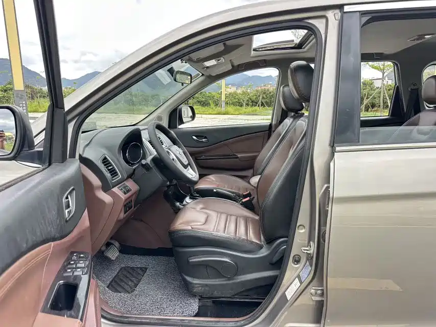 Dongfeng Fengxing Fengxing SX6 2017 2016 1.6L CVT Luxury