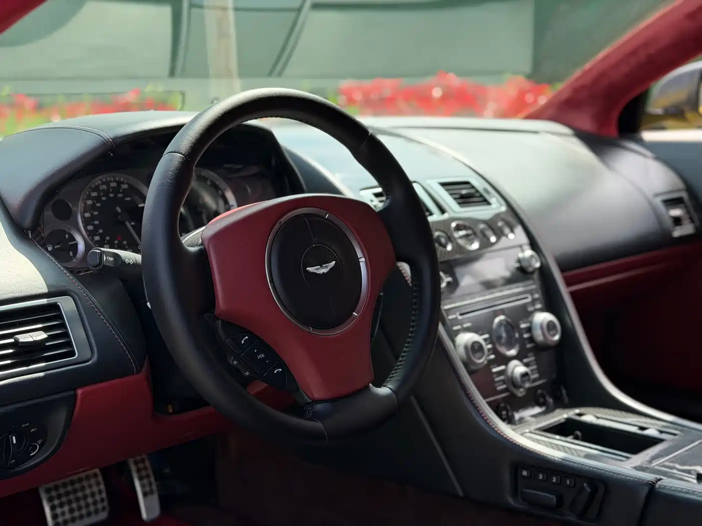 Aston Martin DB9 2007 6.0L Touchtronic Coupe фото 5