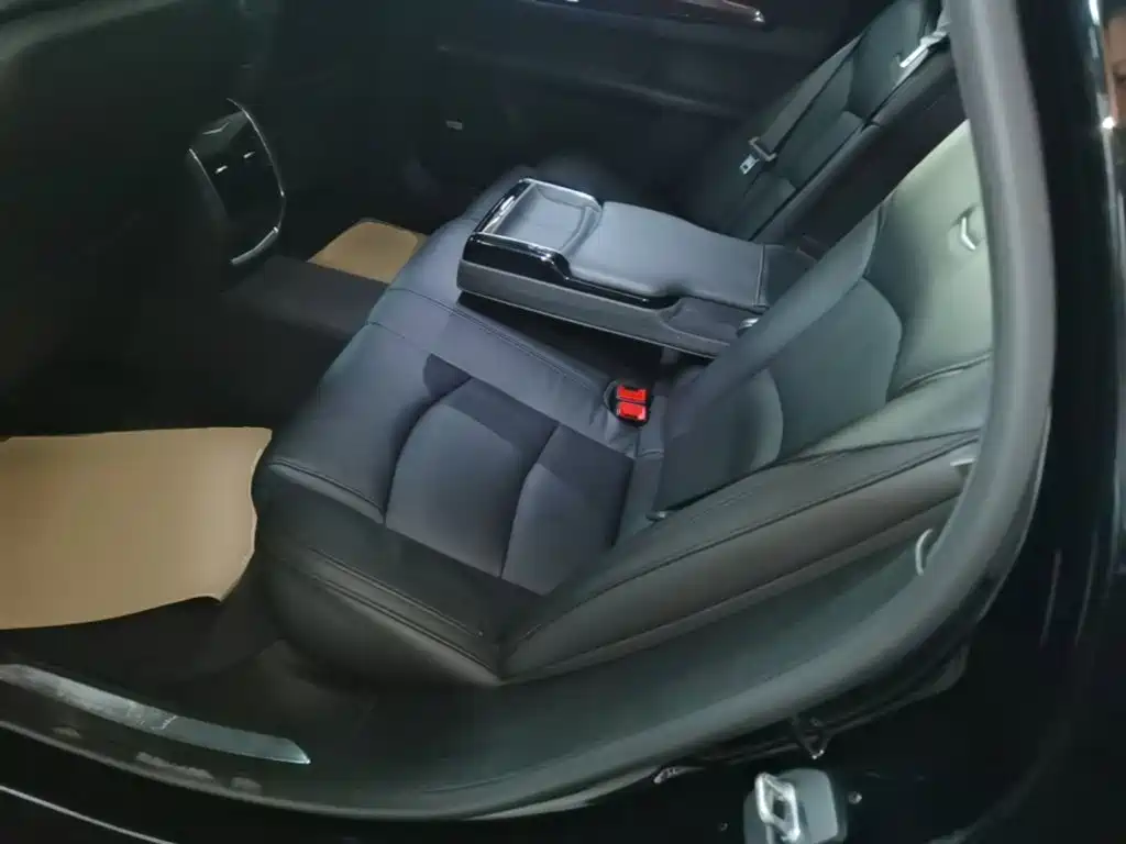 Фото 17 - Cadillac CT6