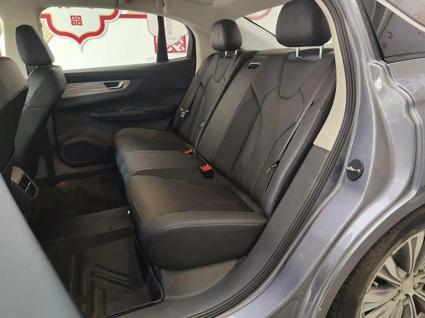 Hongqi E-QM5 2023 560km PLUS фото 24
