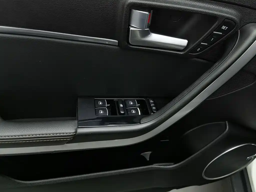 Фото 9 - Landwind X5