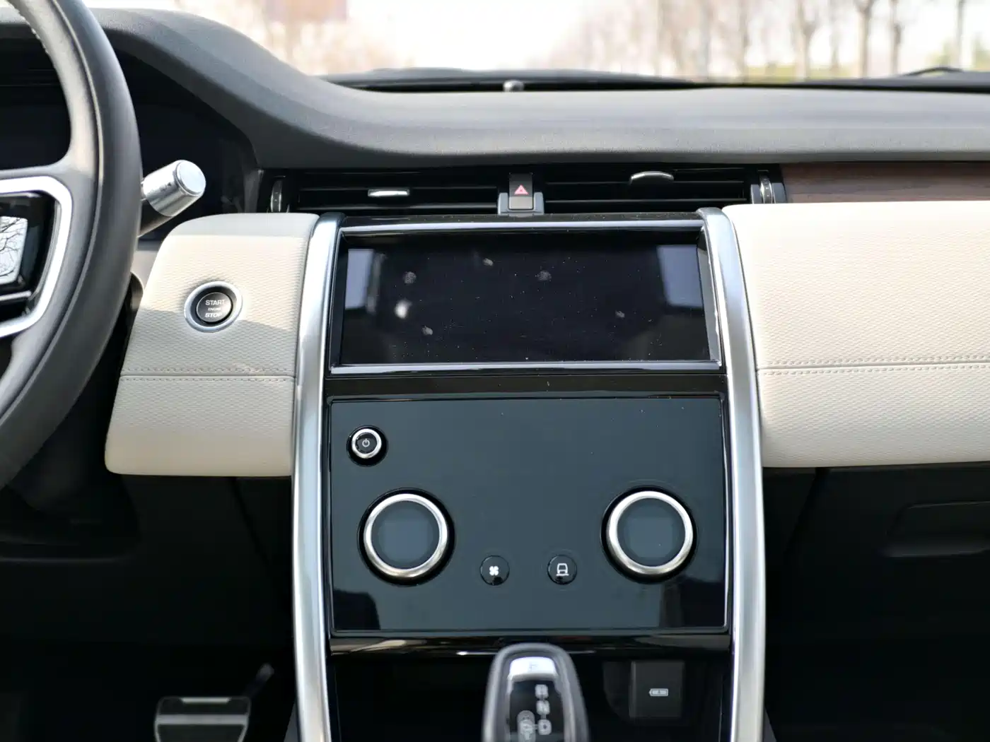 LAND ROVER DISCOVER NEW ENERGY SOURCES FOR SPORTS