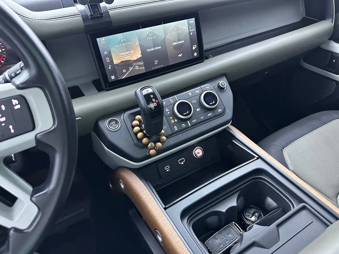Land Rover Defender 2020 Model 110 P400 HSE фото 13
