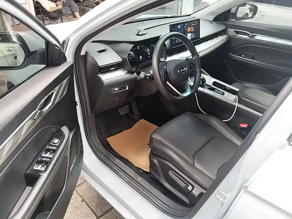 Geely Emgrand L HiP 2024 2024 Model Champion Edition 1.5TD-DHT Pro 100KM Surpassing Type