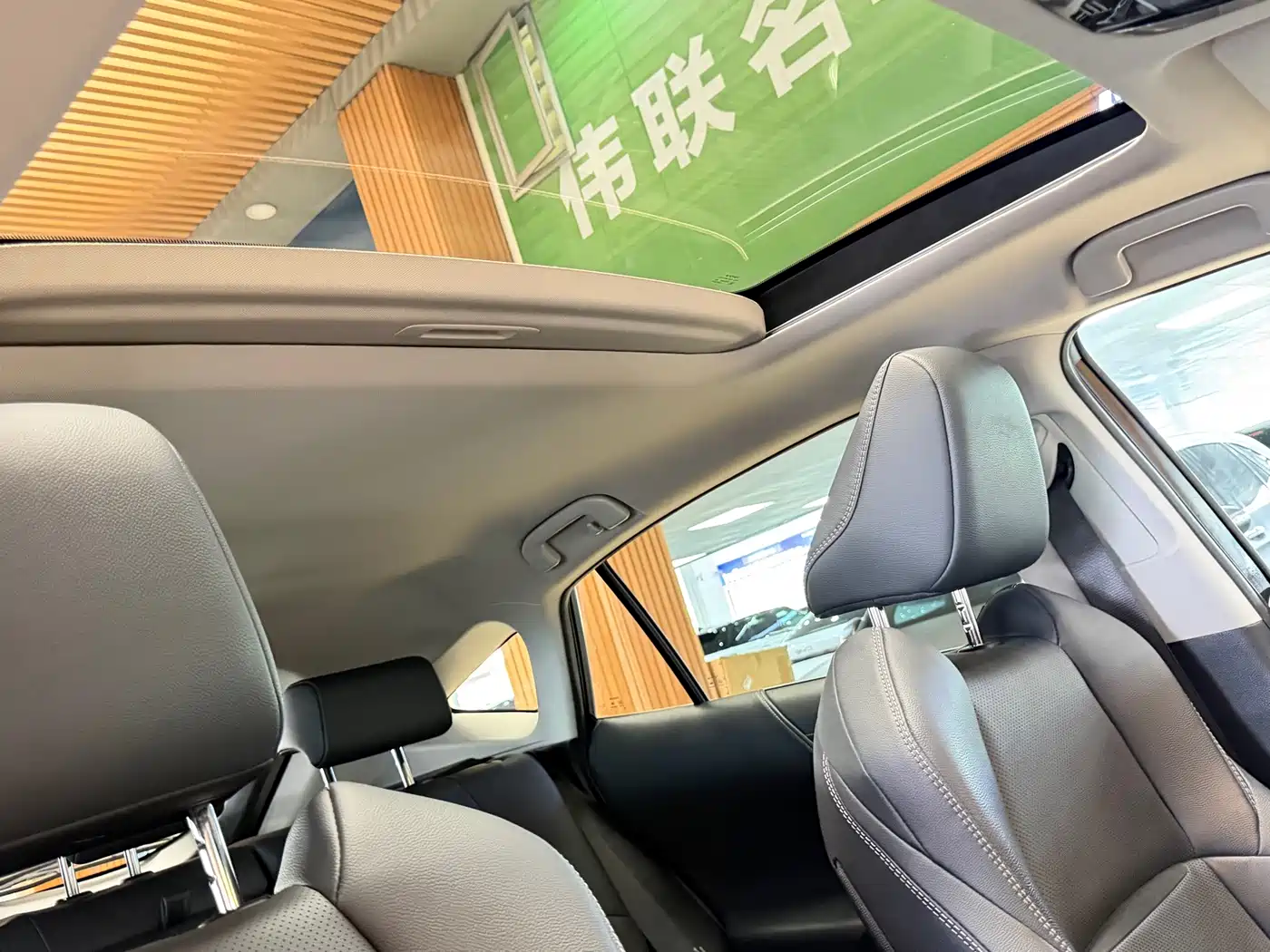 Toyota Venza 2024 2023 2.0L CVT FWD Premium