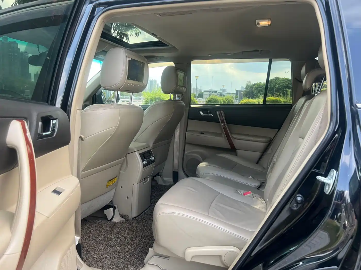 Toyota Highlander 2012 2.7L 2WD 7-Seater Luxury Edition фото 6