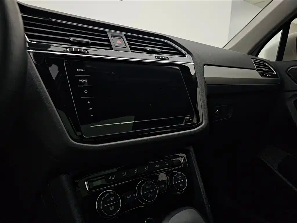 Volkswagen Tiguan L 2020 330TSI Auto 2WD Smart Luxury China VI фото 11