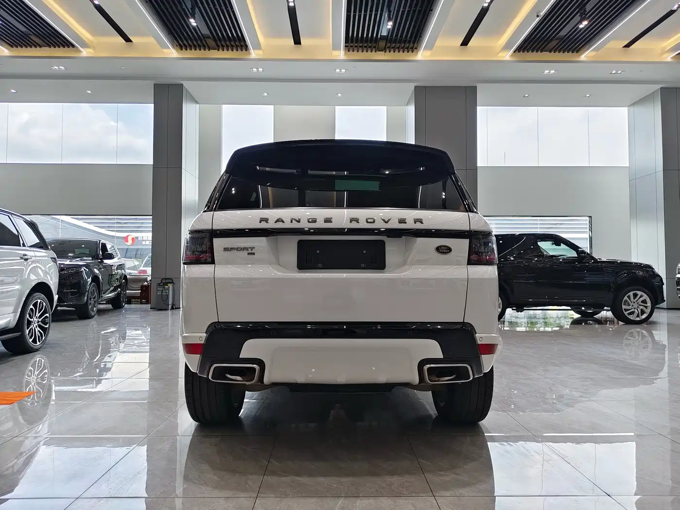 Фото 16 - Land Rover Range Rover Sport