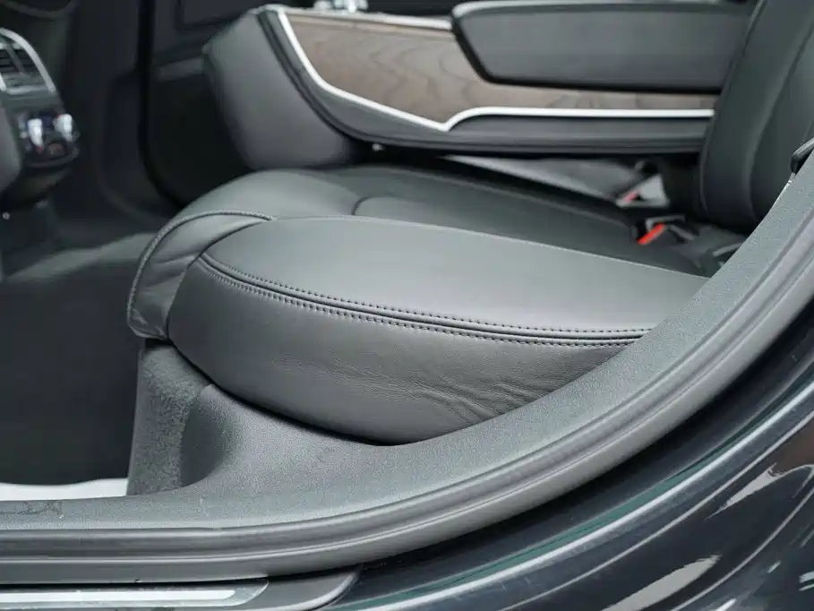 Фото 14 - Audi A6L