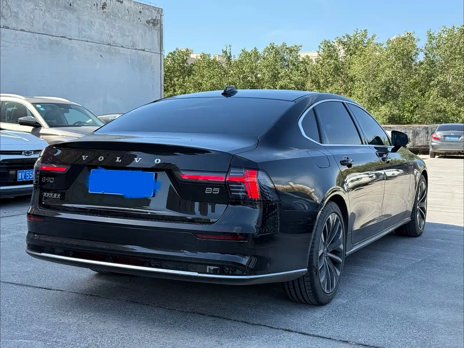 Photo 10 - Volvo S90