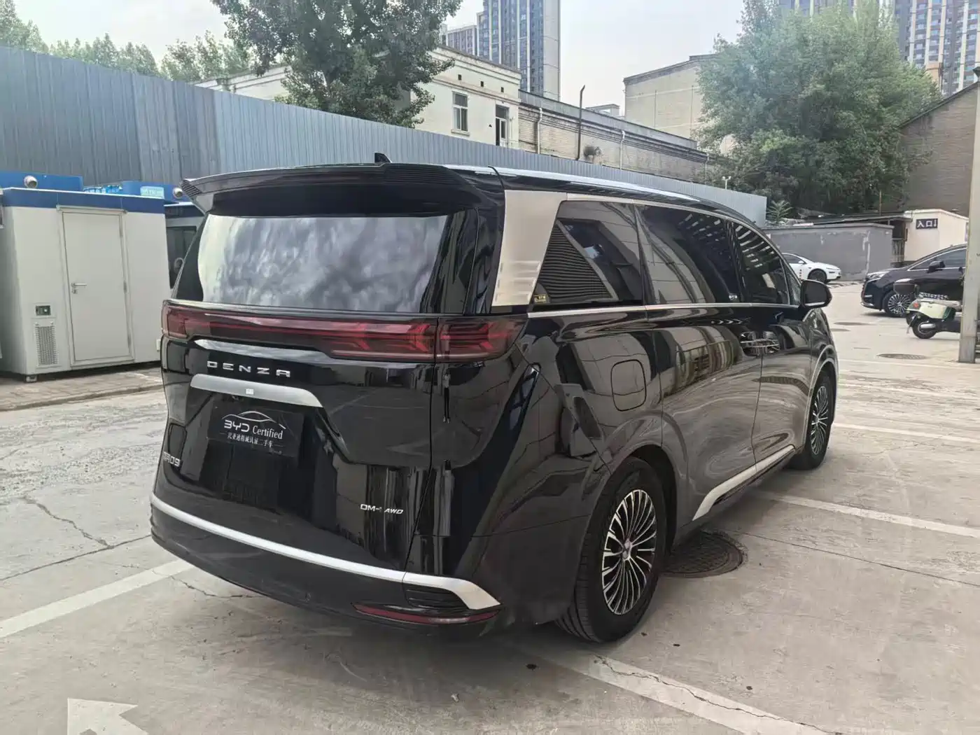 Denza D9 2022 DM-i 970 All-Wheel Drive Honor Edition фото 15