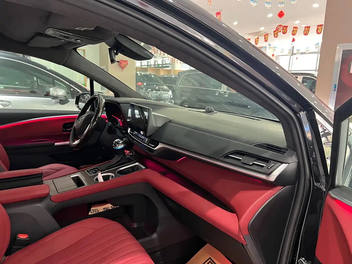 Toyota Granvia 2024 2.5L Hybrid Comfort фото 7
