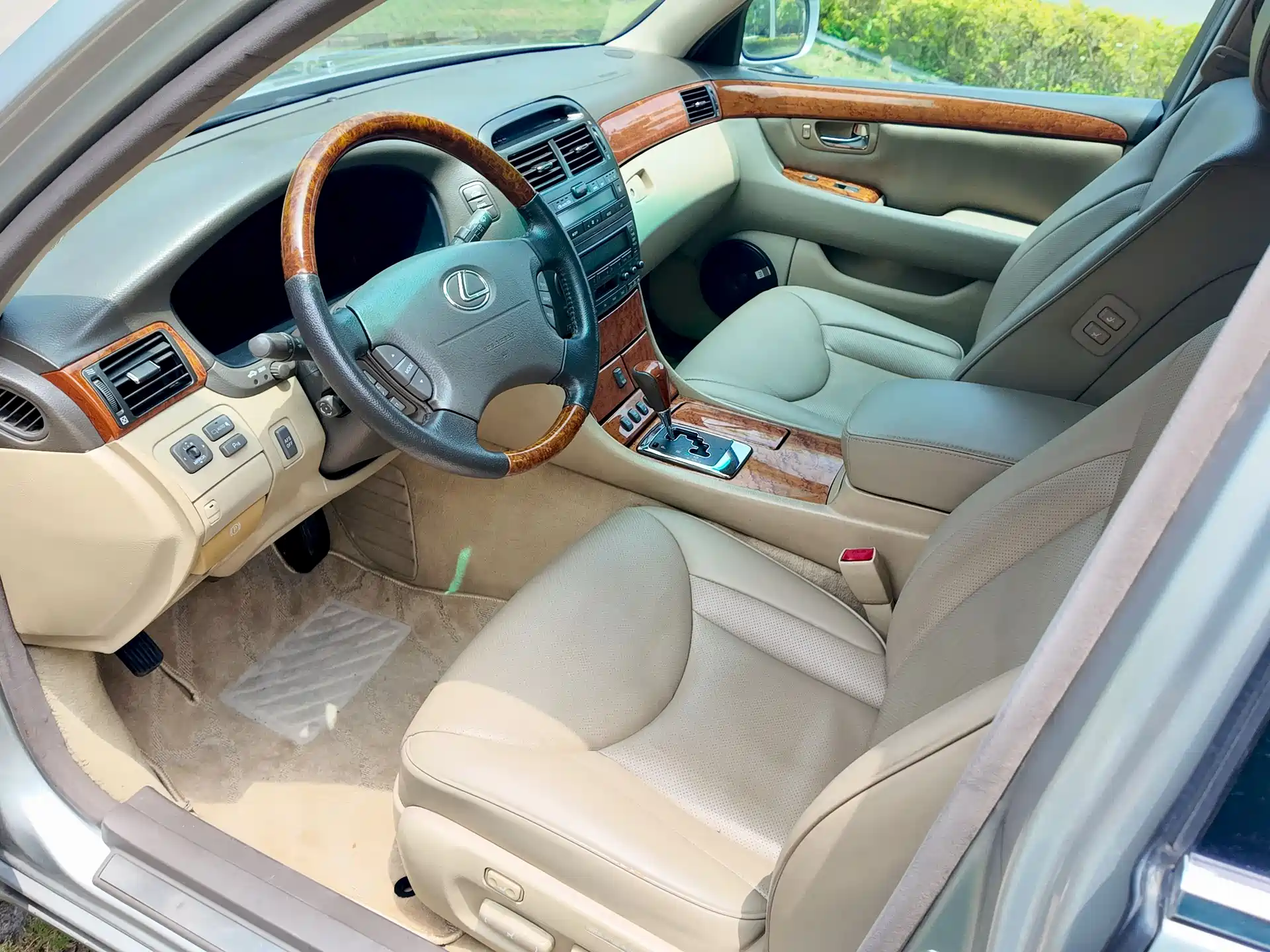 Фото 50 - Lexus LS