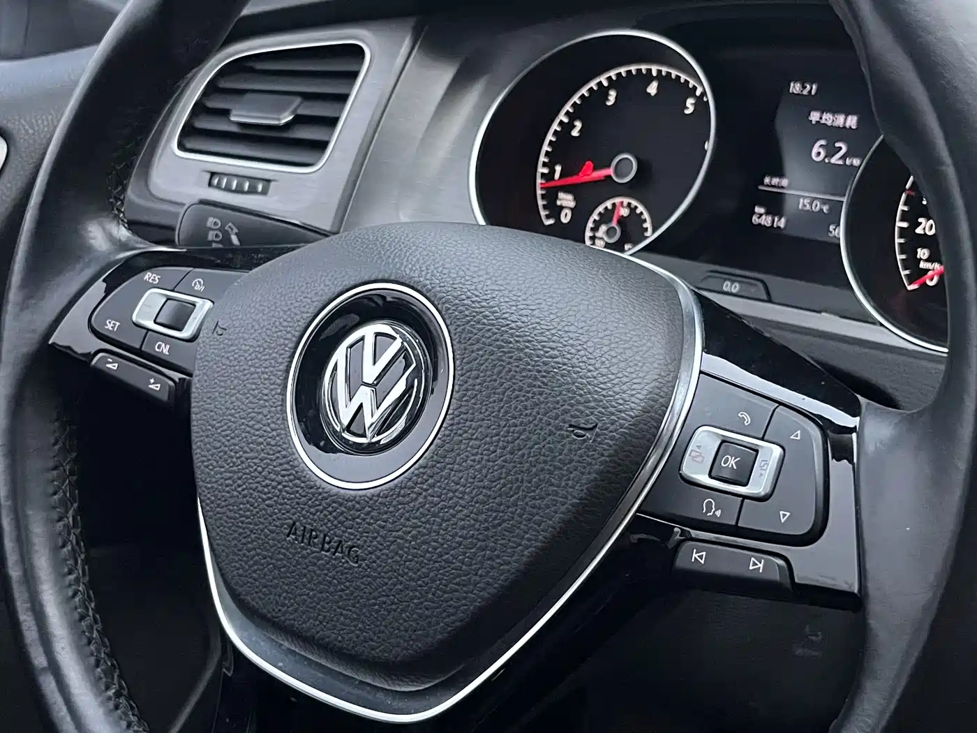 Фото 14 - Volkswagen Golf