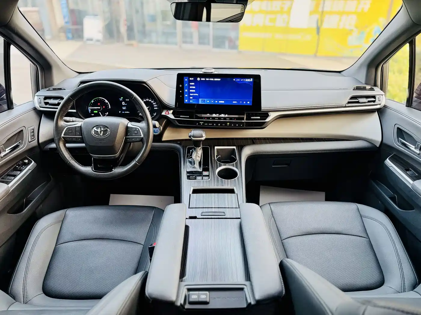 Toyota Granvia 2023 2023 2.5L Hybrid VIP Edition