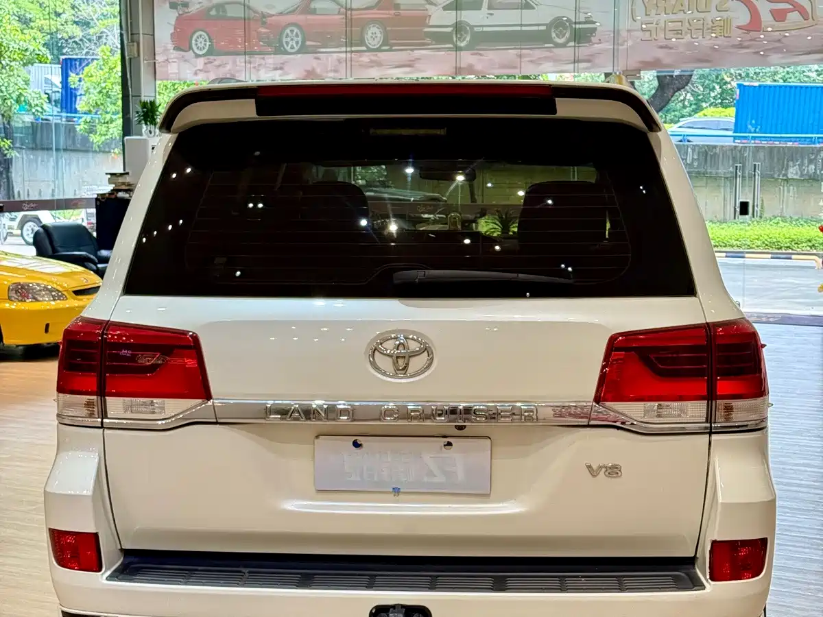 Toyota Land Cruiser (Import) 2017