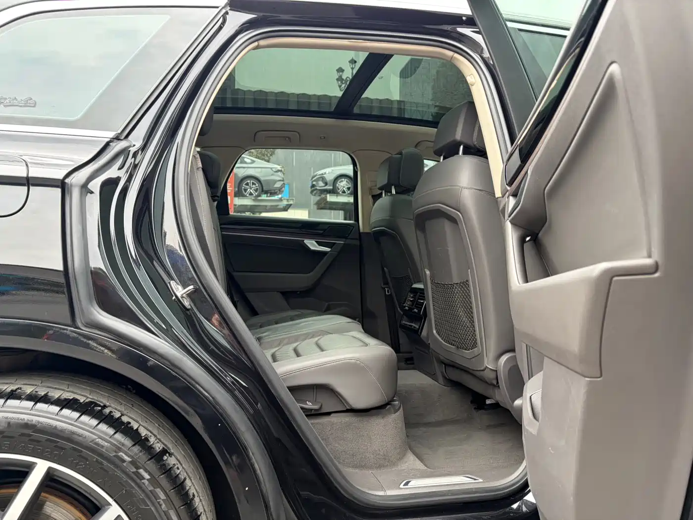 Volkswagen Touareg 2019 3.0TSI Sharp Edge Edition China VI фото 8