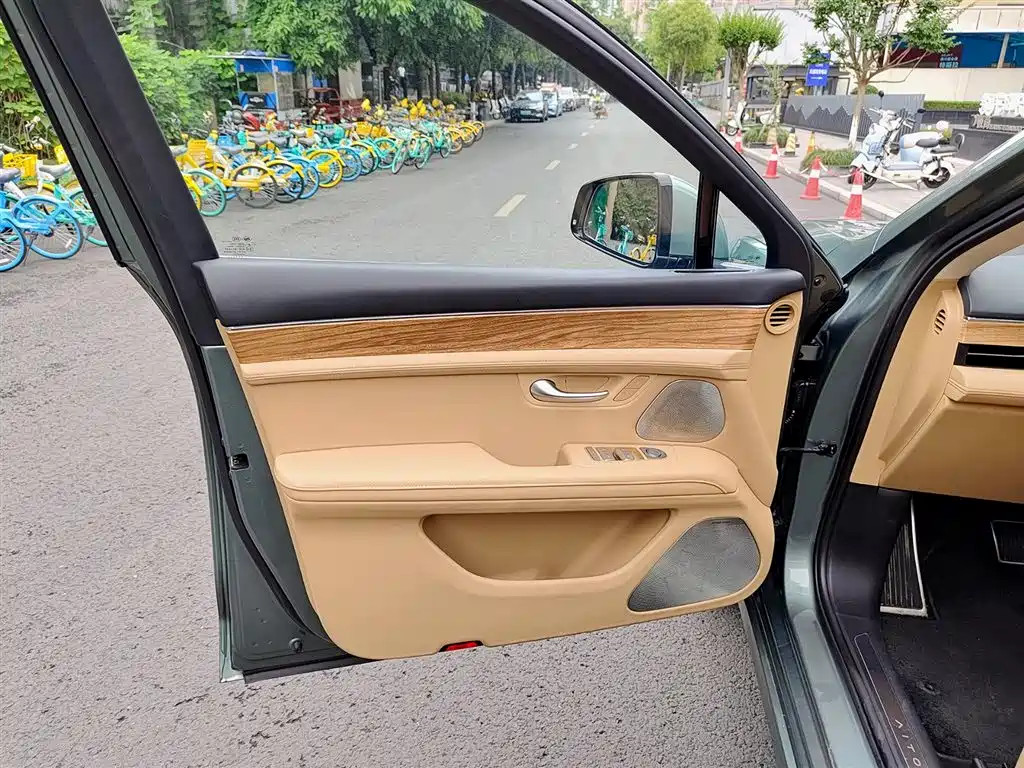AITO Wenjie AITO M5 2023 Extended Range RWD Smart Drive Edition фото 6