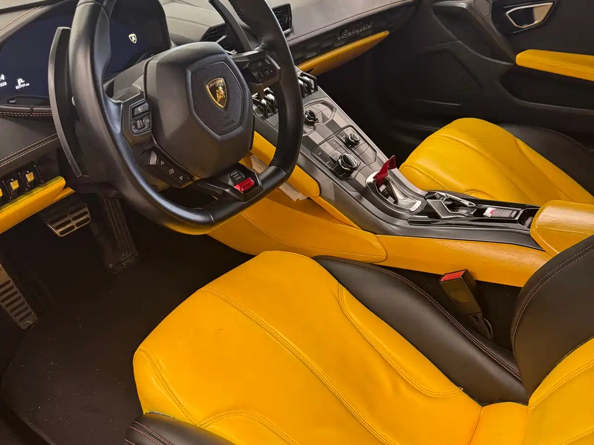 LAMBORGHINI HURACÁN