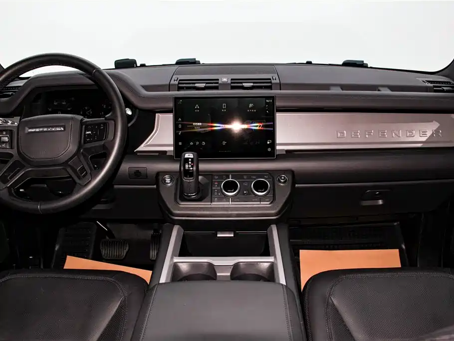 Land Rover Defender 2025 110 3.0T P400 -Dynamic HSE фото 14