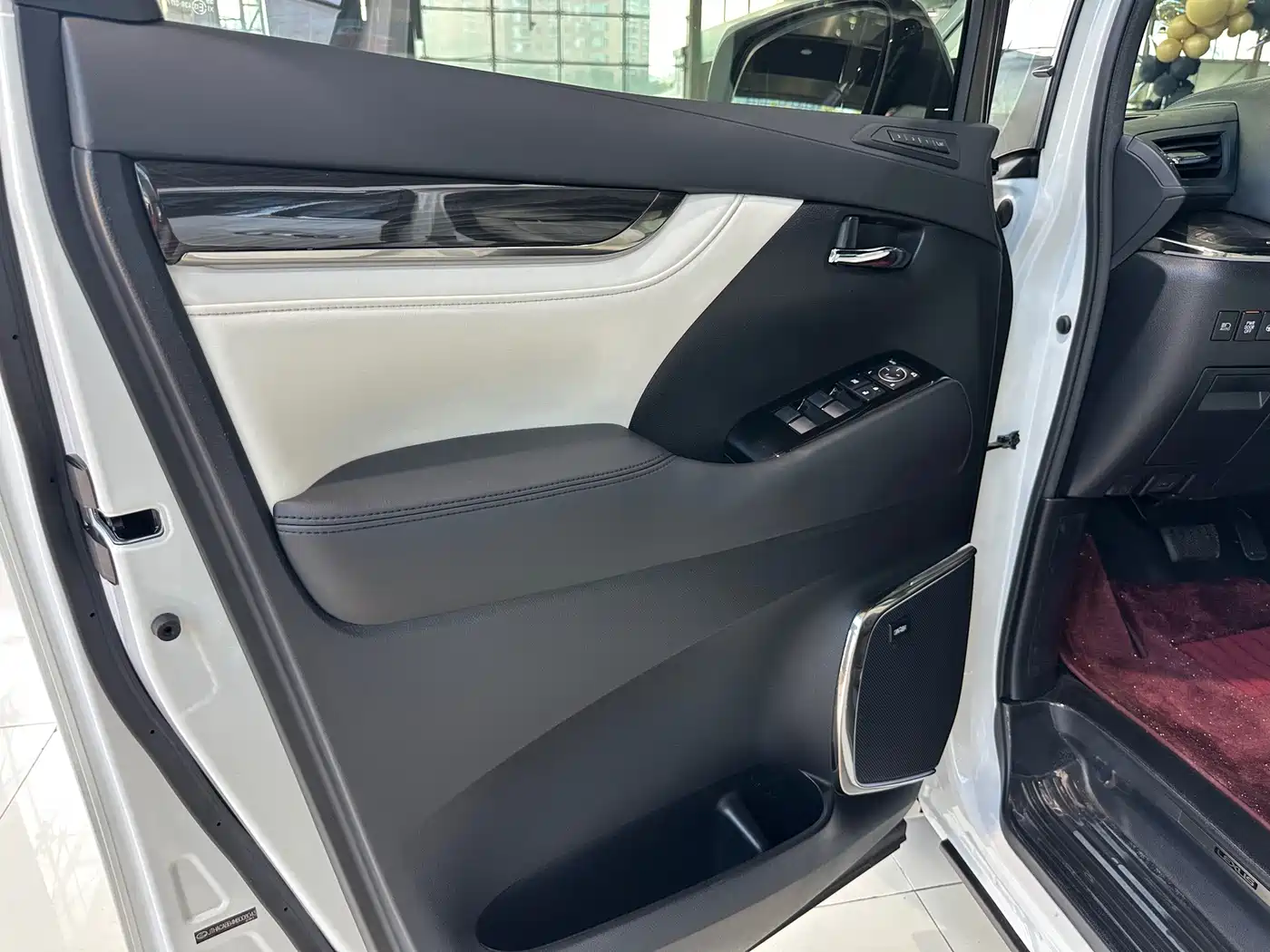 Lexus LM 2021 2020 300h Seven-Seater Elegance Edition
