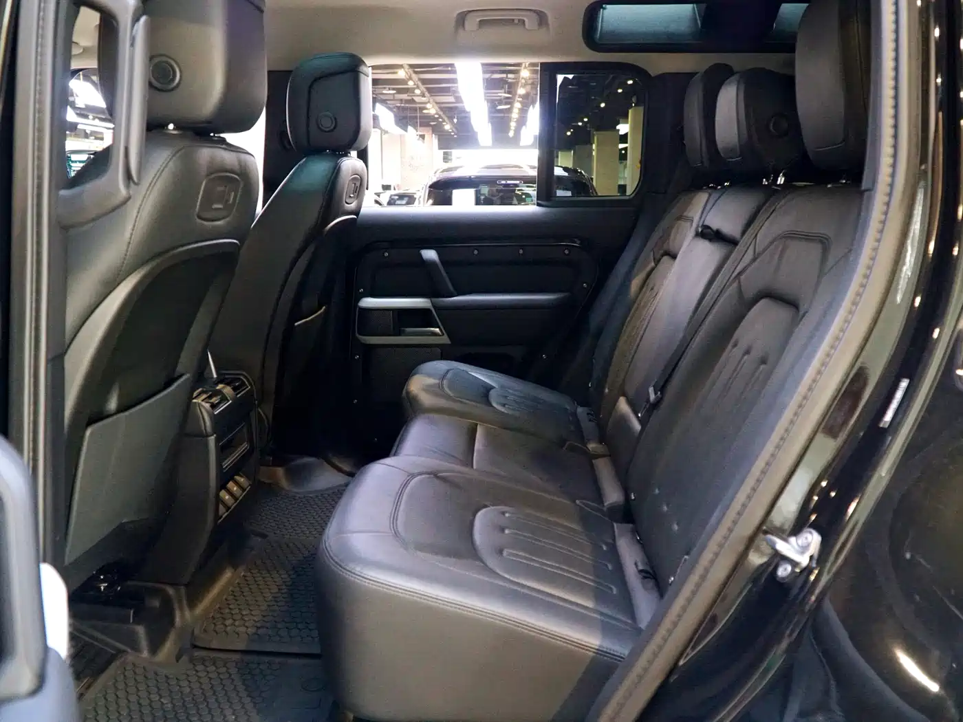 Land Rover Defender 2021 110 P400 X-DYNAMIC HSE фото 8
