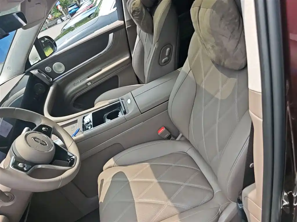 AITO Wenjie AITO M9 2025 Extended Range Ultra 52kWh 5-Seater фото 22