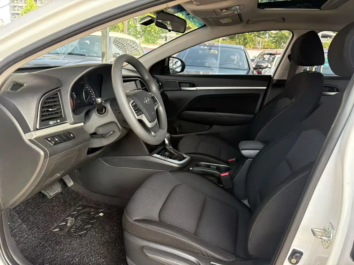 Hyundai Elantra 2016 Model 1.6L Automatic Smart Elite фото 4