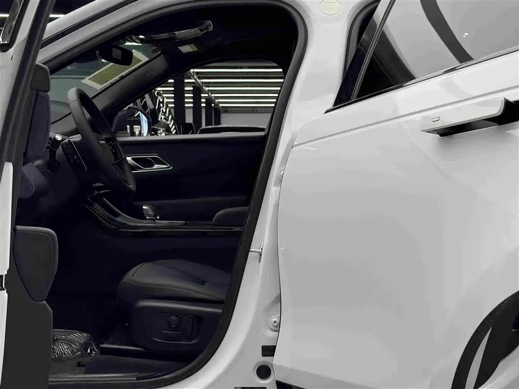 Фото 8 - Land Rover Range Rover Velar