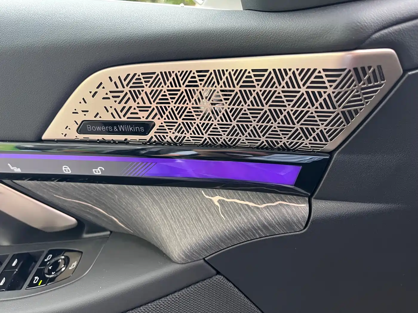 BMW 5 Series 2025 530Li Premium M Sport Package фото 9