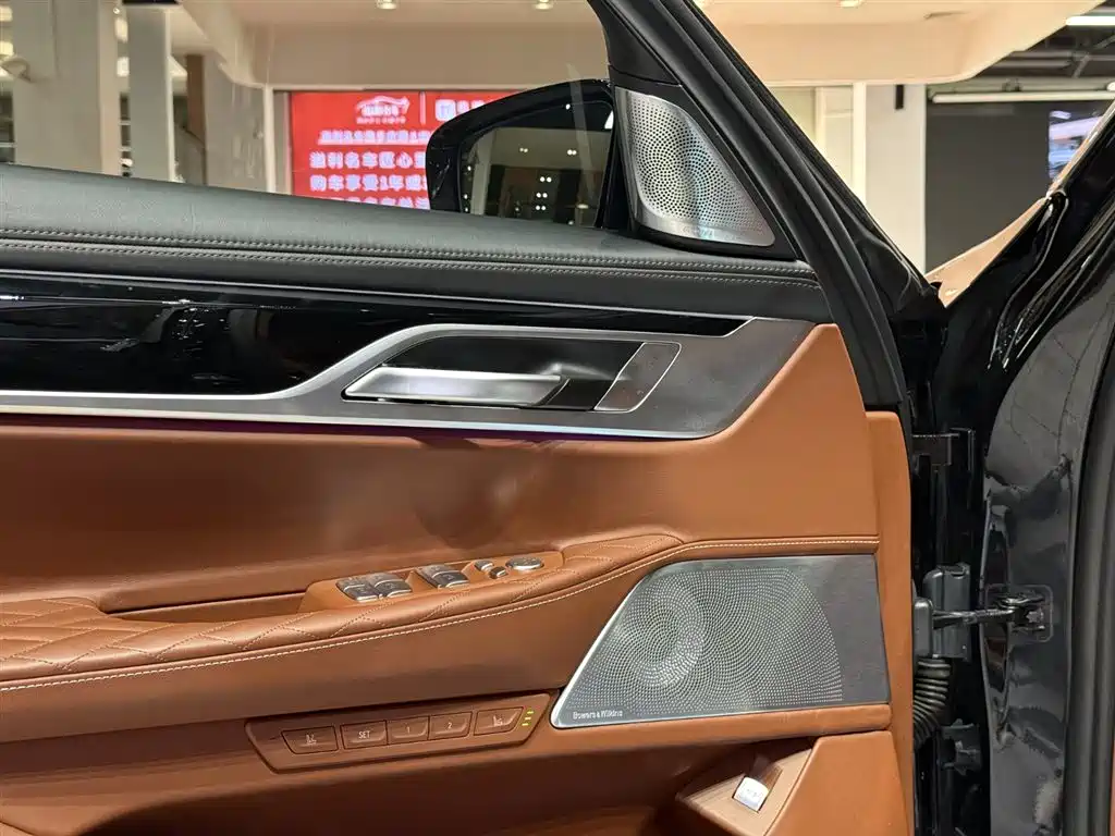 BMW 7 Series 2021 Model 740Li xDrive Executive M Sport Package фото 9