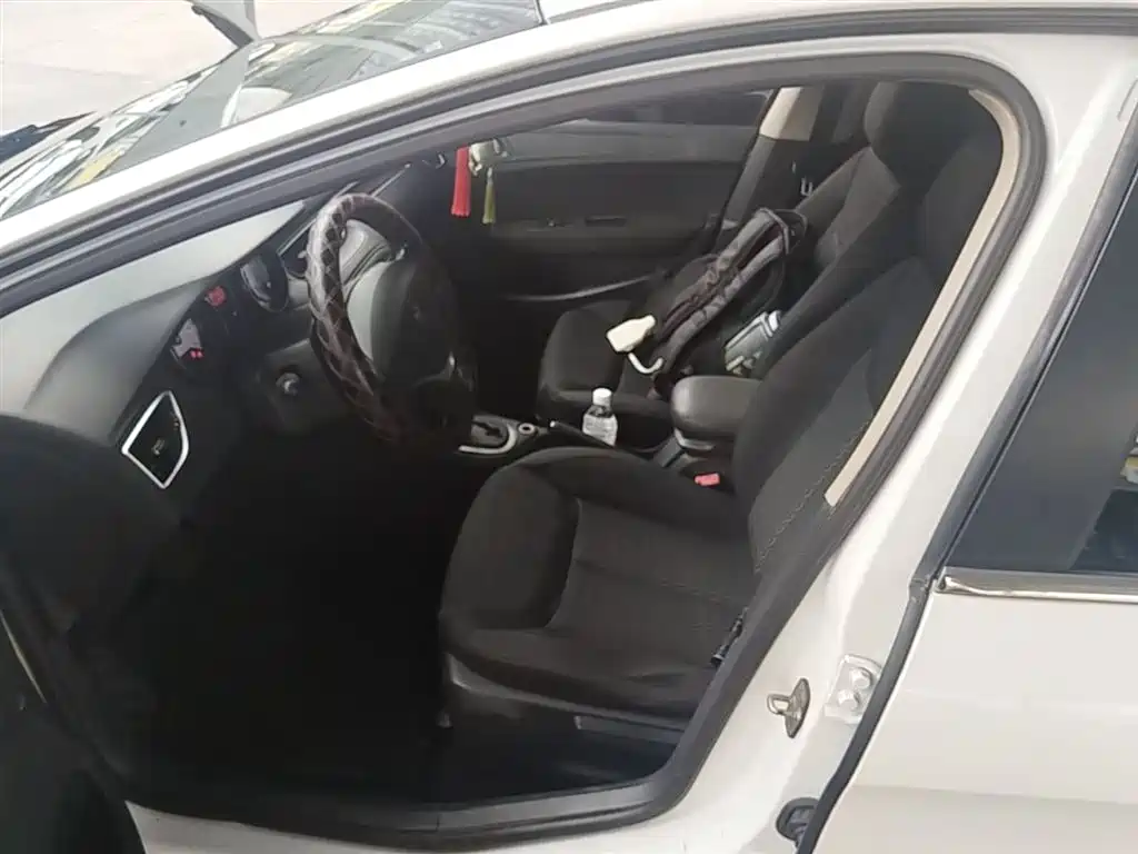 Peugeot 308 2014 Model Joy Edition Classic 1.6L Automatic Superior Style фото 22