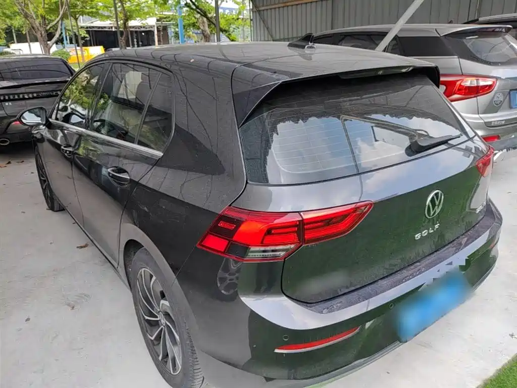 VOLKSWAGEN GOLF