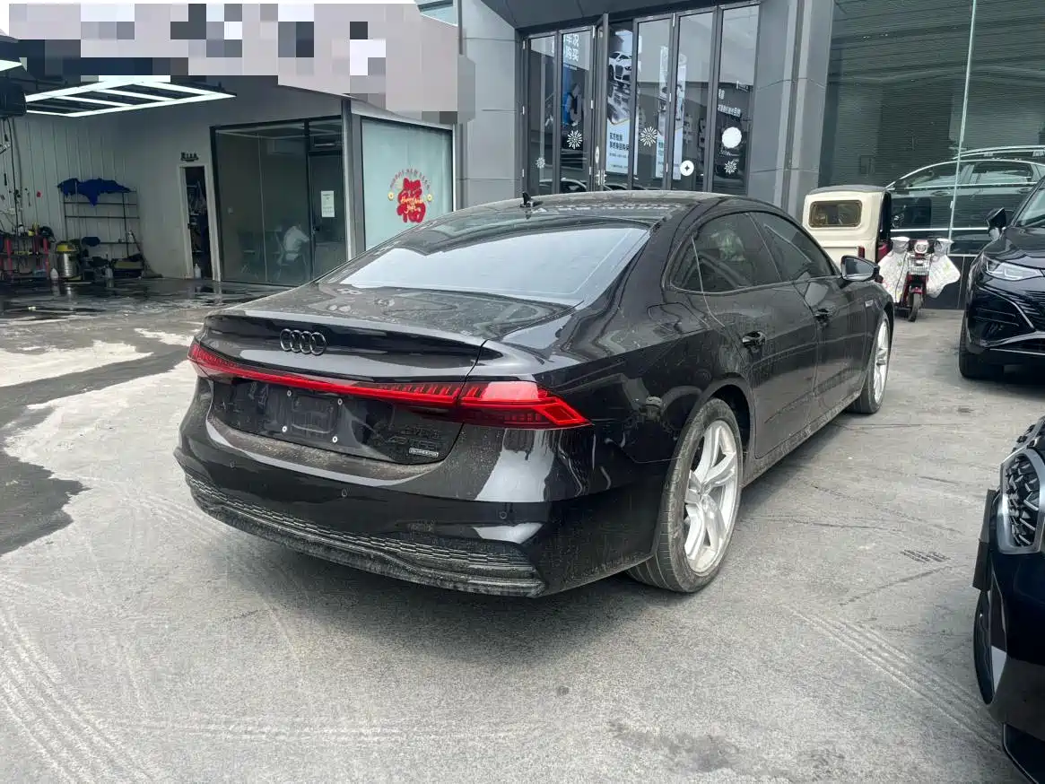 Фото 9 - Audi A7L