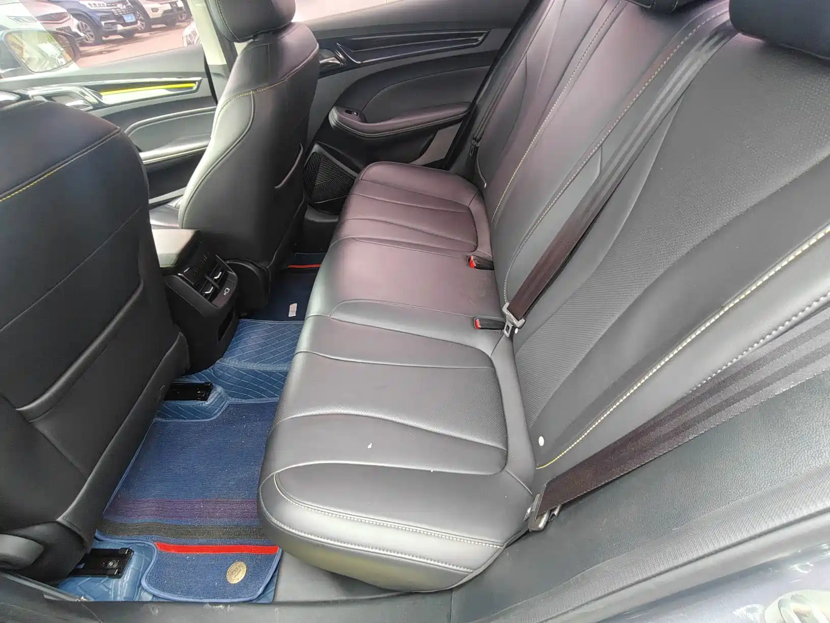 Фото 9 - Roewe i5