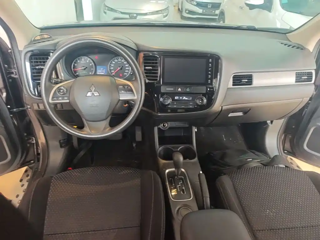 Mitsubishi Outlander 2016 2016 2.0L 2WD Fashion Edition 5-seater