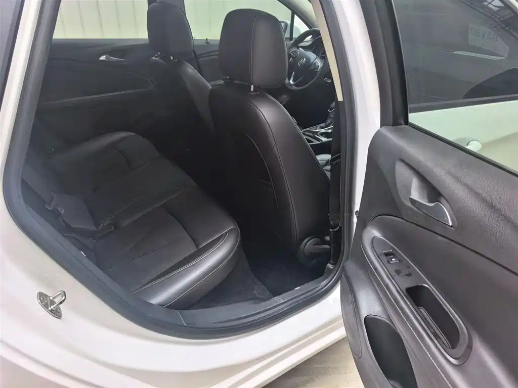 Buick Verano 2018 Sedan 20T Dual Clutch Leading фото 12
