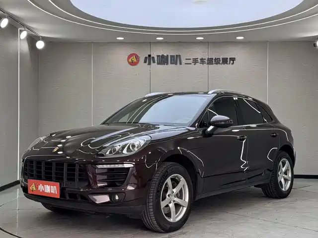 PORSCHE MACAN