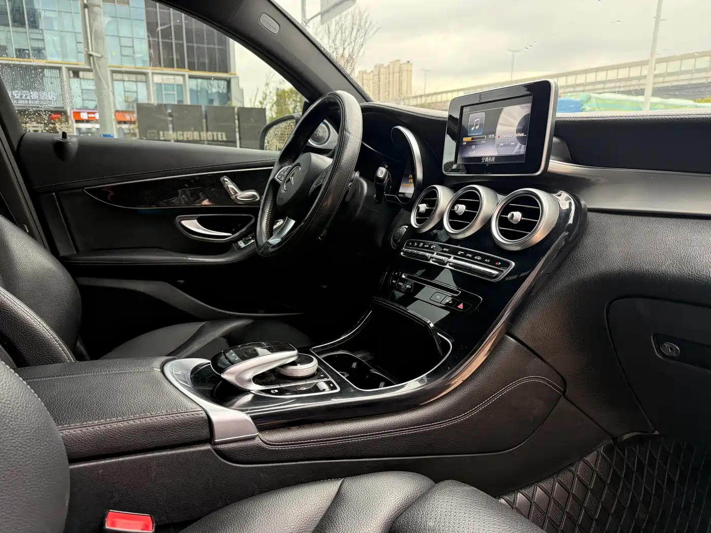 Mercedes-Benz GLC Coupe 2018 GLC 200 4MATIC Coupe SUV фото 11