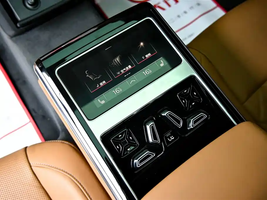 Photo 33 - Audi A8