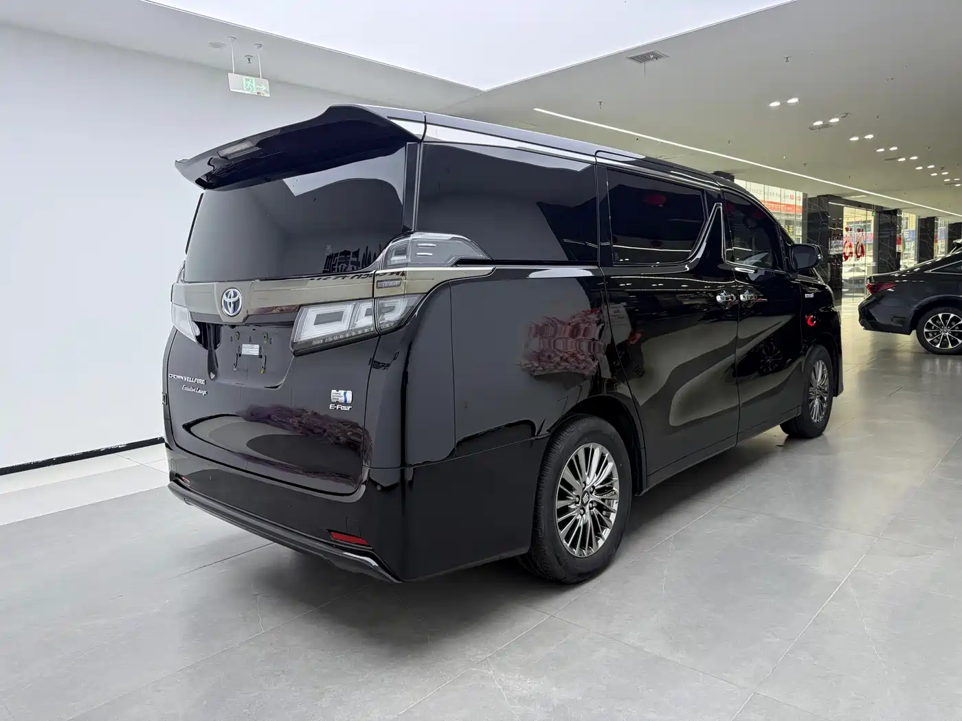 Toyota Vellfire 2023 Crown Hybrid 2.5L HV Premium фото 3