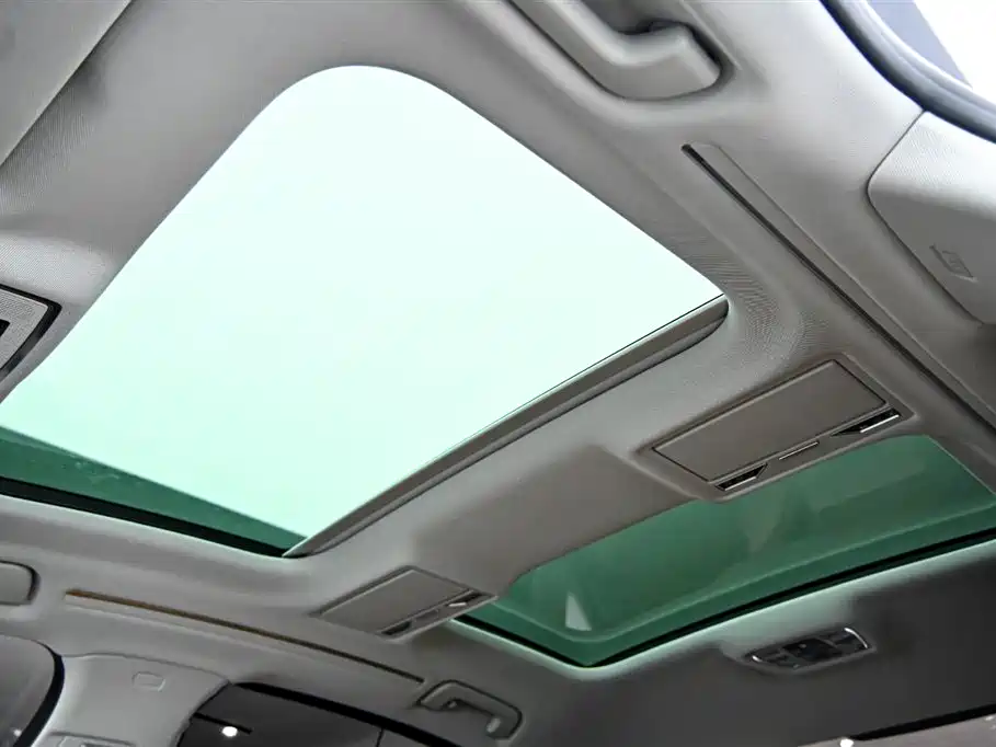 Photo 32 - Audi A8