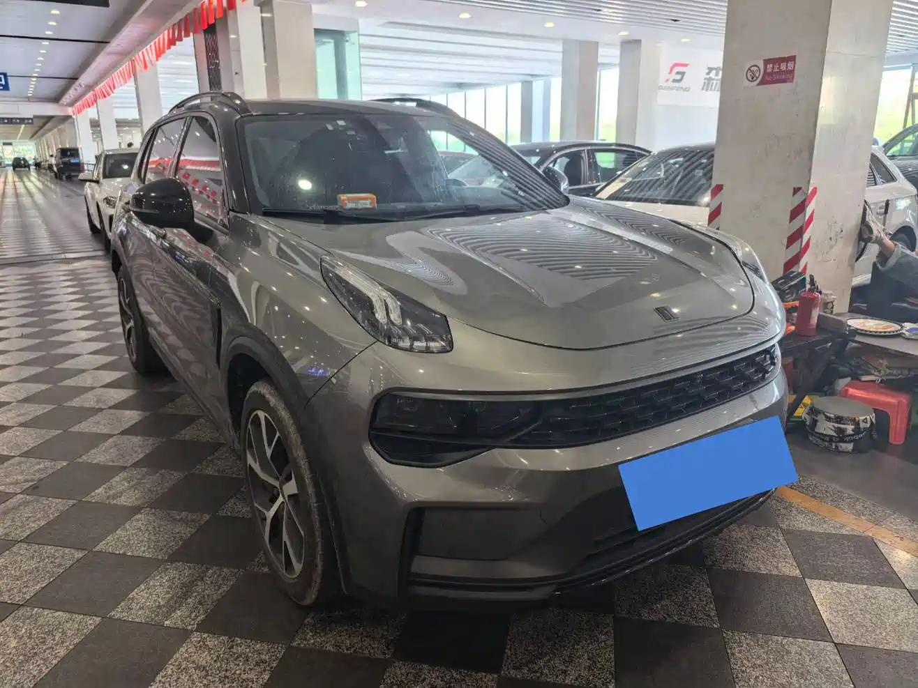 Photo 2 - Lynk & Co 01