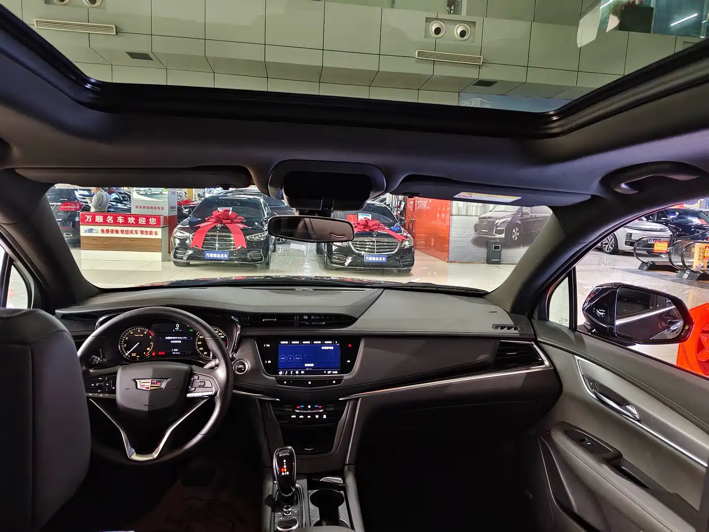 CADILLAC XT6